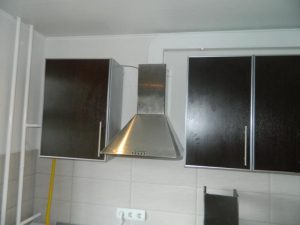 Установка вытяжки на кухне в Данилове