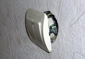 Замена выключателя света в квартире в Данилове