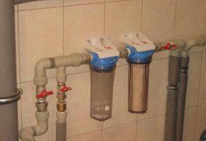Установка проточного фильтра для воды в Данилове